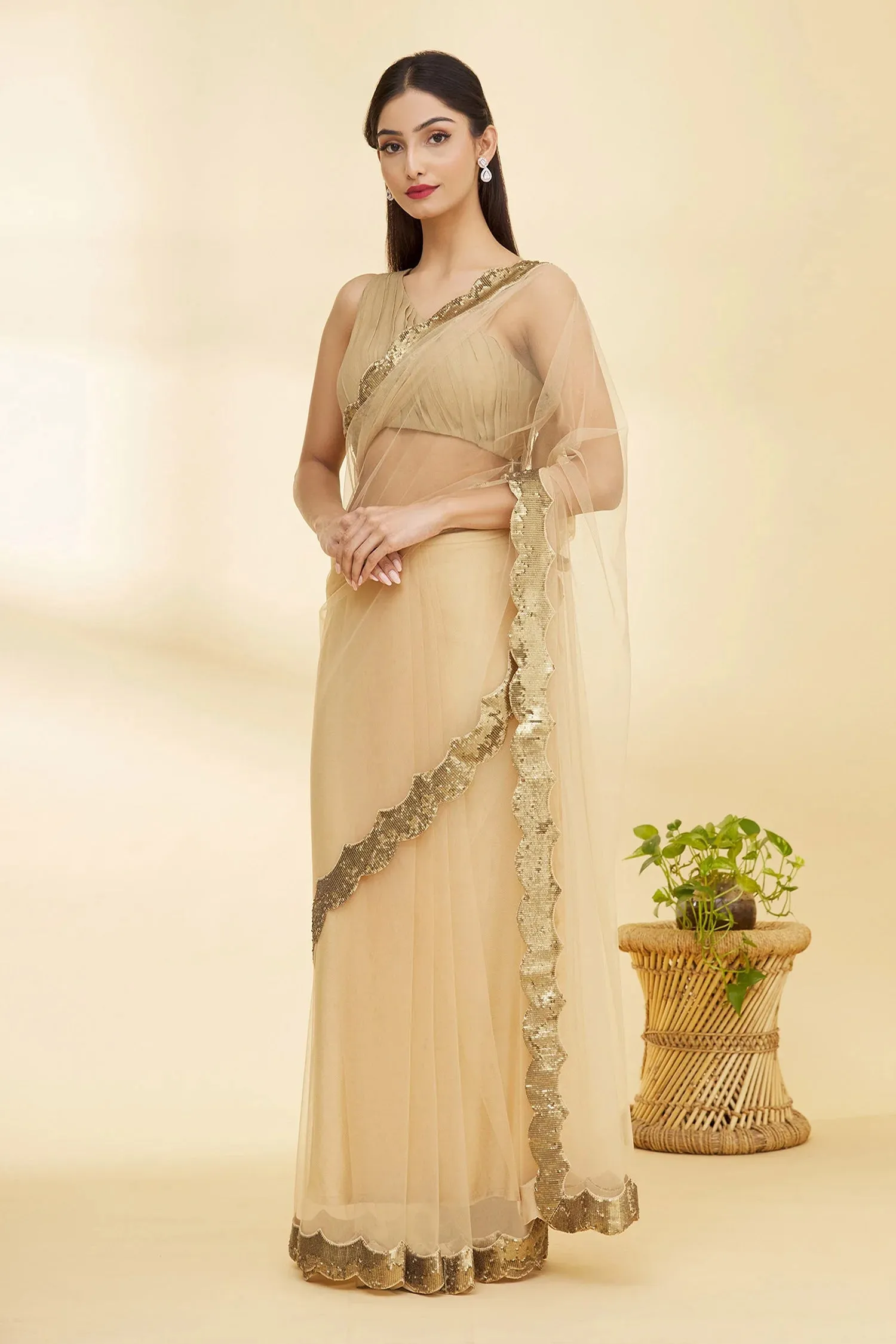 Beige Scalloped Hem Saree