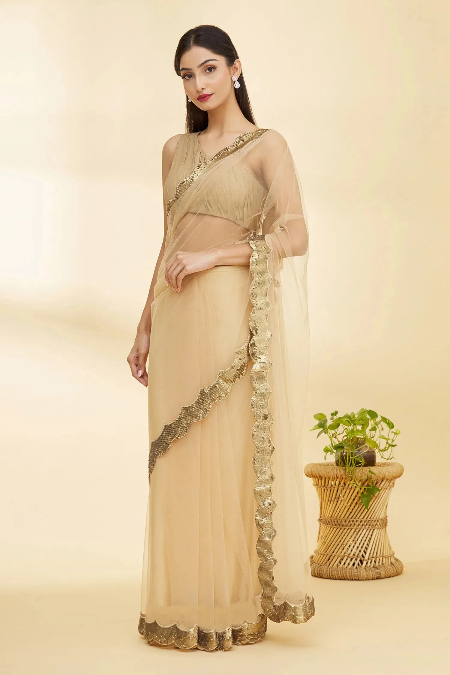 Beige Scalloped Hem Saree